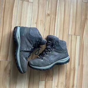 salomon boots women 7.5